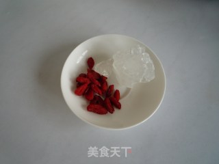 Rock Sugar Tremella and Lotus Seed Soup recipe