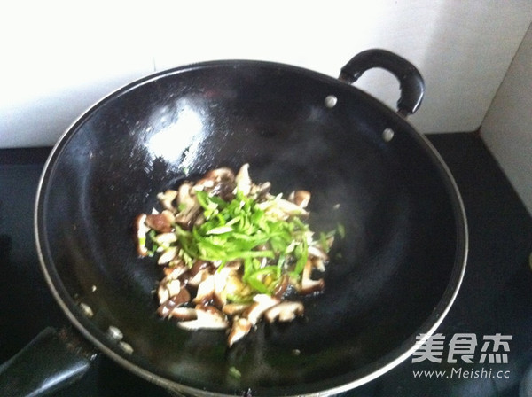 Stir-fried Shredded Pork with Mushrooms recipe