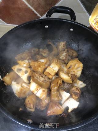 Braised Lotus Root with Pig's Trotters and Soybeans recipe