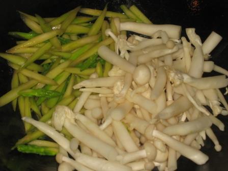 Stir-fried Asparagus with Seafood and Mushroom recipe