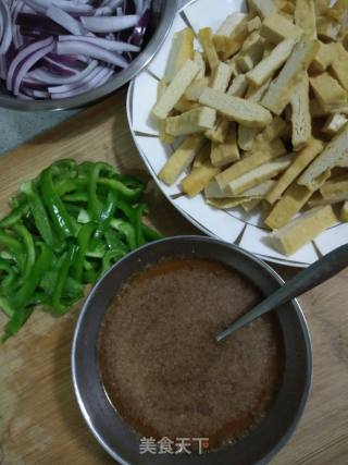 Stir-fried Dried Tofu with Green Onion recipe