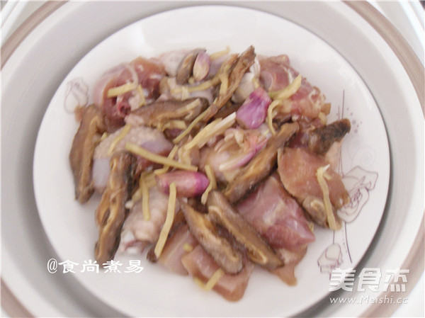 Steamed Chicken with Shredded Mushroom recipe