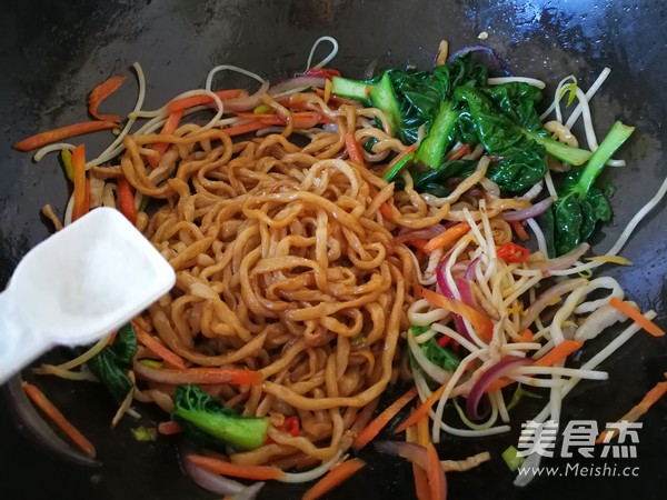 Fried Noodles with Vegetables and Pork recipe