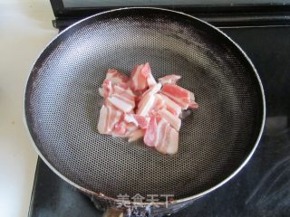 Stir-fried Pork with Peanut Sprouts recipe