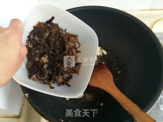 Summer Fast Food-fried Shredded Pork with Fungus and Bean Sprouts recipe