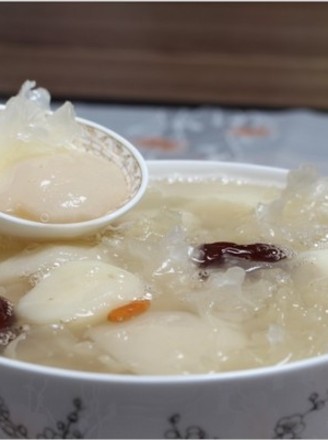 Horseshoe Snow Pear White Fungus Soup recipe