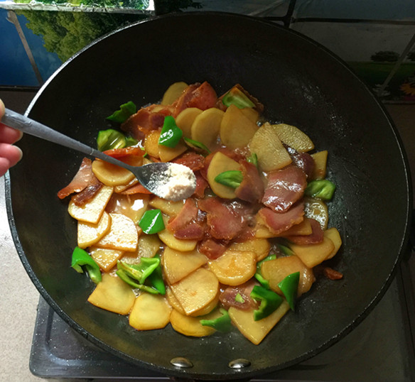 Fried Potato Chips with Bacon recipe