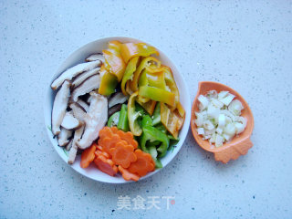 Stir-fried Fungus with Mushrooms and Green Peppers recipe