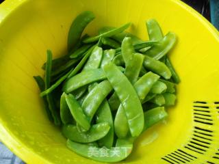 Stir-fried Snow Peas with Sausage recipe