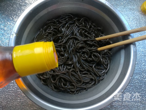 Appetizer-hot and Sour Fern Root Noodles recipe