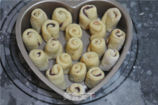 #四session Baking Contest and is Love to Eat Festival#purple Sweet Potato and Red Bean Roll Bread Flower recipe