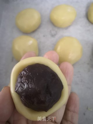 Rose Bean Paste Cantonese Mooncake recipe