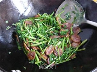 Stir-fried Sausage with Wild Celery recipe