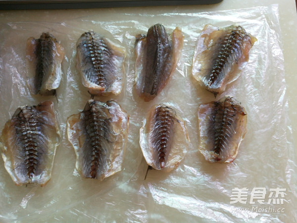 Pan-fried Dried Sea Catfish recipe