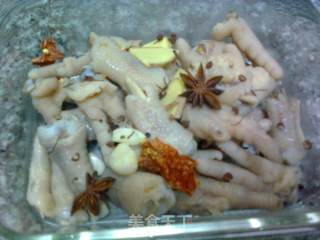 Marinated Chicken Feet with Lemon Spicy Grains recipe