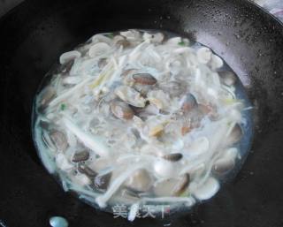 Nourishing Yin and Calming Liver Fire--mushroom, Flower and Clam Soup recipe