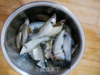 Braised Small Fish with Pickled Vegetables recipe