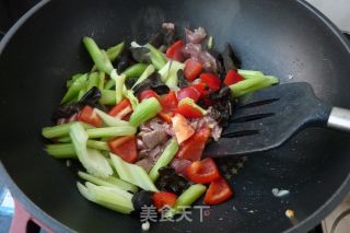 #trust之美# Stir-fried Lamb with Celery recipe