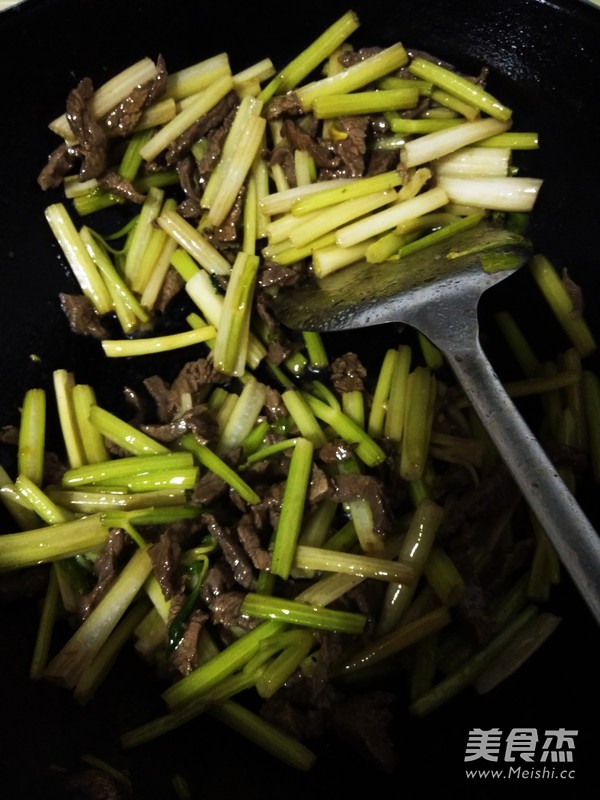 Stir-fried Shredded Beef with Celery recipe