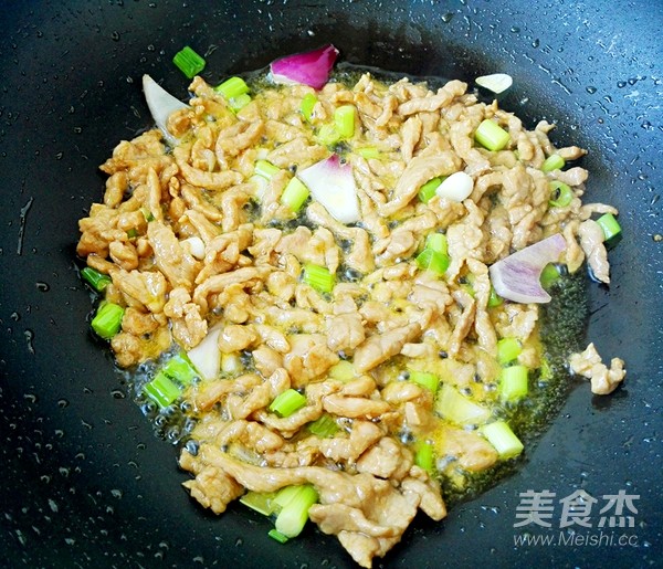 Fried Rice Noodles with Sauerkraut recipe