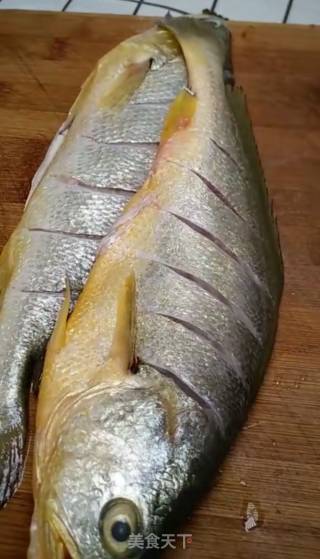 Sauce-flavored Yellow Croaker recipe