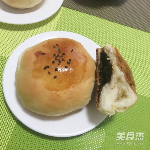 Breakfast Buns with Walnut and Black Sesame Filling recipe