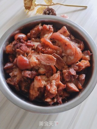 Steamed Pork Knuckles with Taro recipe