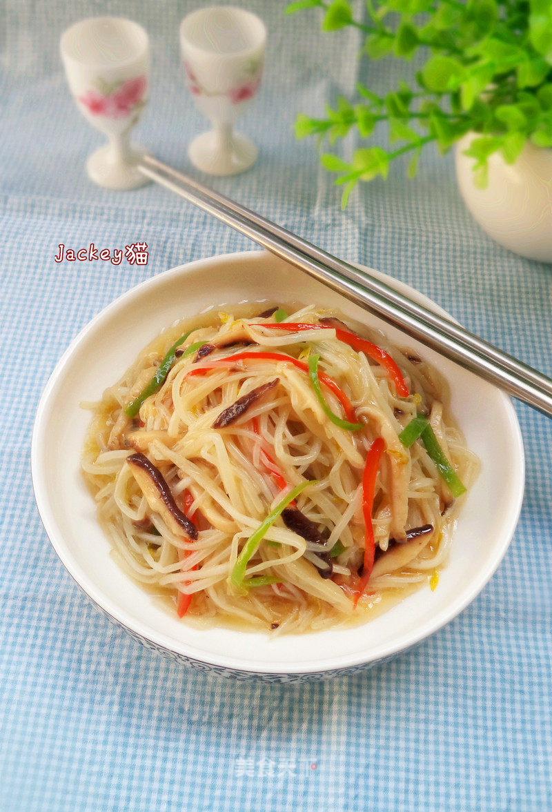 Stir-fried Silver Bud with Fresh Mushrooms recipe