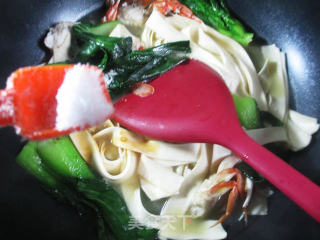 Cabbage Flower Crab Belt Noodle recipe