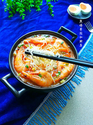 Rice Noodles with Prawns in Tomato Sauce
