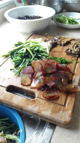 Stir-fried Garlic Sprouts with Smoked Bacon recipe