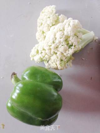 Stir-fried Organic Cauliflower with Green Peppers recipe