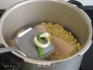 Salted Pork Head Stewed with Soybeans recipe