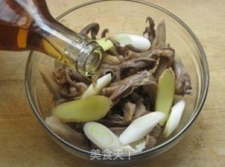 〖sauce-flavored Stewed Duck Tongue〗------summer Snack with Wine "duck Earn" recipe