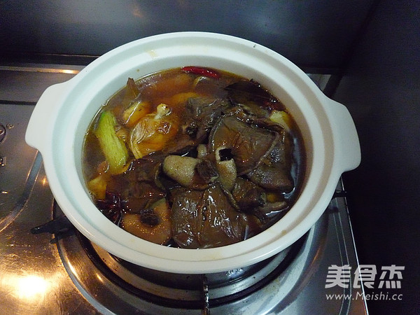 Stewed Chicken with Pine Mushroom recipe