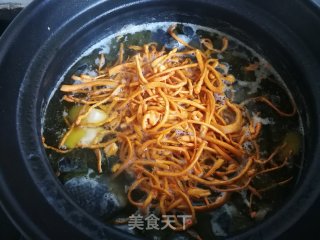 Cordyceps Flower, Chinese Yam, Chinese Wolfberry Black Chicken Soup recipe