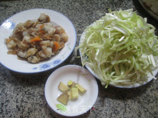 Stir-fried Scallop Meat with Leek Sprouts recipe