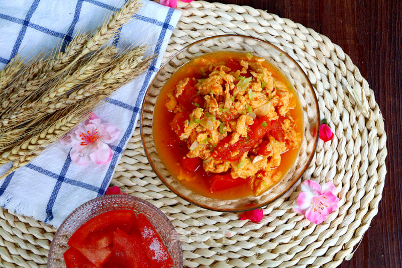 Crab-flavored Tomato Scrambled Eggs recipe