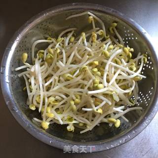 Stir-fried Pork with Soy Sprouts recipe