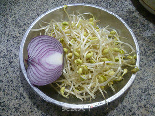 Fried Soy Sprouts with Purple Onion recipe
