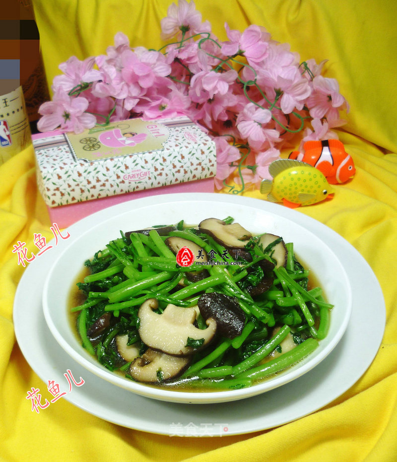 Stir-fried Chrysanthemum with Mushrooms recipe