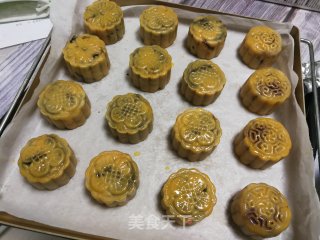 Cantonese Egg Yolk Bean Paste Mooncake recipe