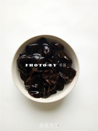 Stir Fried Fungus with Cabbage recipe