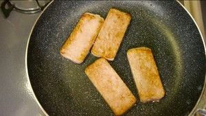 Spam Sushi Masubi Luncheon Meat and Sweet Egg Sushi by あっ, 之想グルメだ! recipe