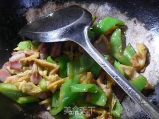 Stir-fried Pork with Bamboo Shoots and Pork with Hot Peppers recipe