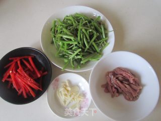 Stir-fried Shredded Duck Breast with Amaranth Stalks recipe