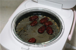 White Fungus, Red Dates, Wolfberry Porridge recipe