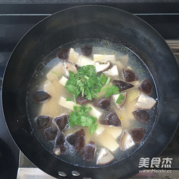 Fresh Mushroom Tofu Soup recipe