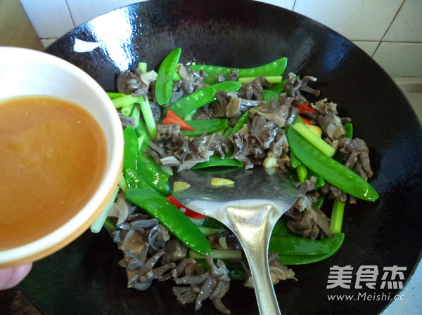 Fried Chicken Gizzards with Snow Peas recipe