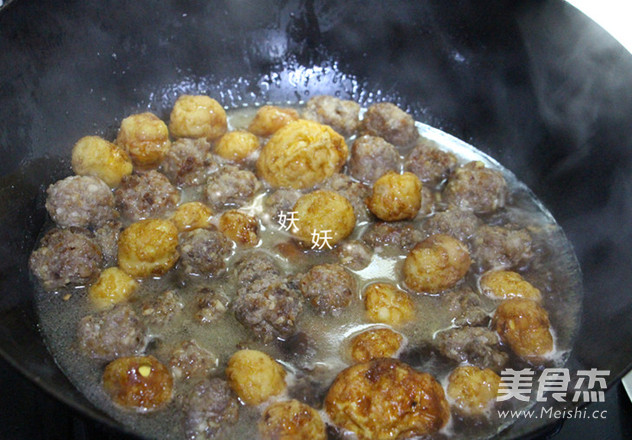 Roasted Meatballs with Tiger Skin Egg recipe